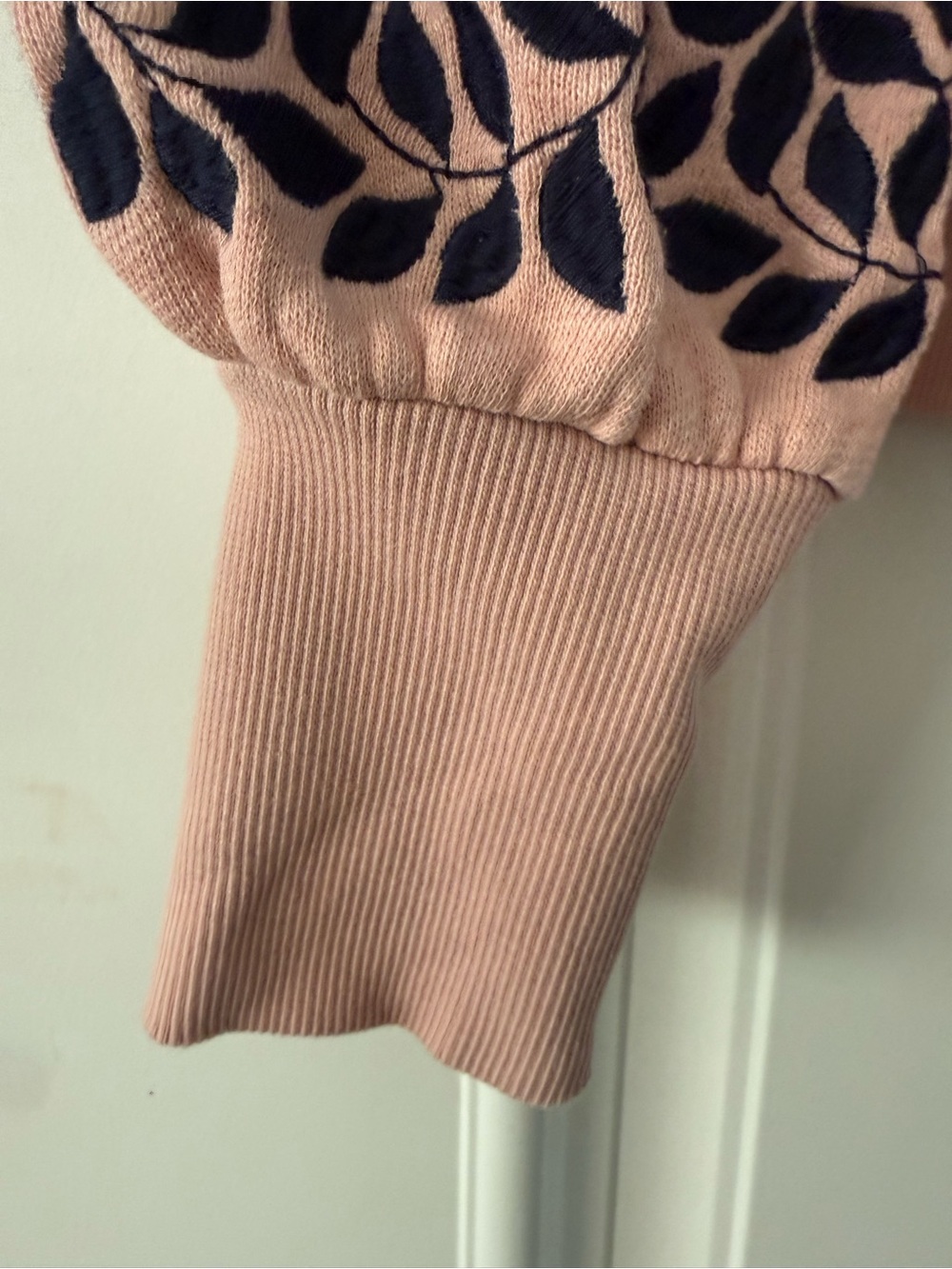 **BODEN** Pink Puff Sleeve Sweatshirt with Black Floral Embroidery Size 6 - Picture 4 of 9